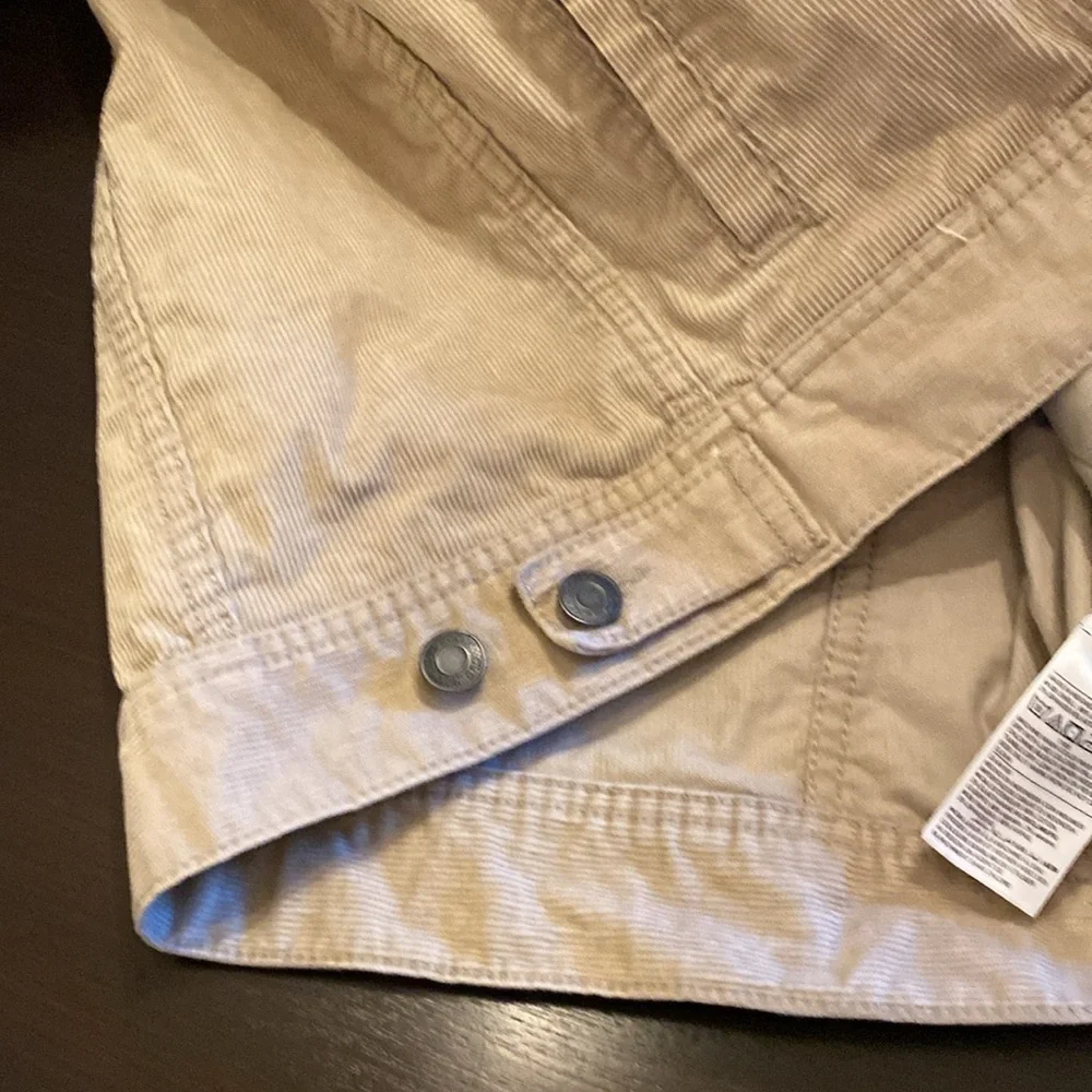 Old Navy Tan Corduroy Jacket. Size M. Button up with pockets.